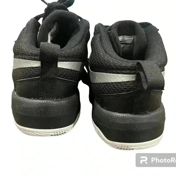 Nike Team Hustle D 8 Youth Size 4.5 Basketball shoes - Picture 4 of 11